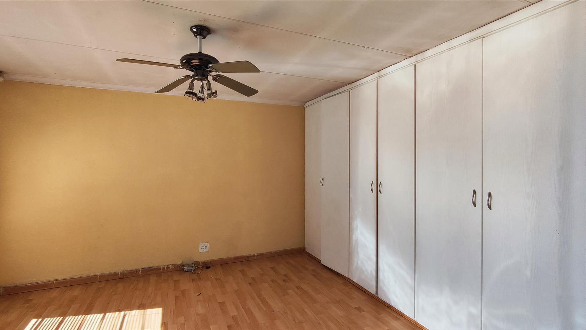 Bed Room 3 - 20 square meters of property in Van Dykpark