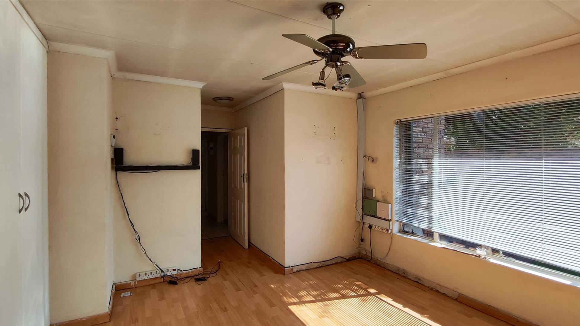 Bed Room 3 - 20 square meters of property in Van Dykpark