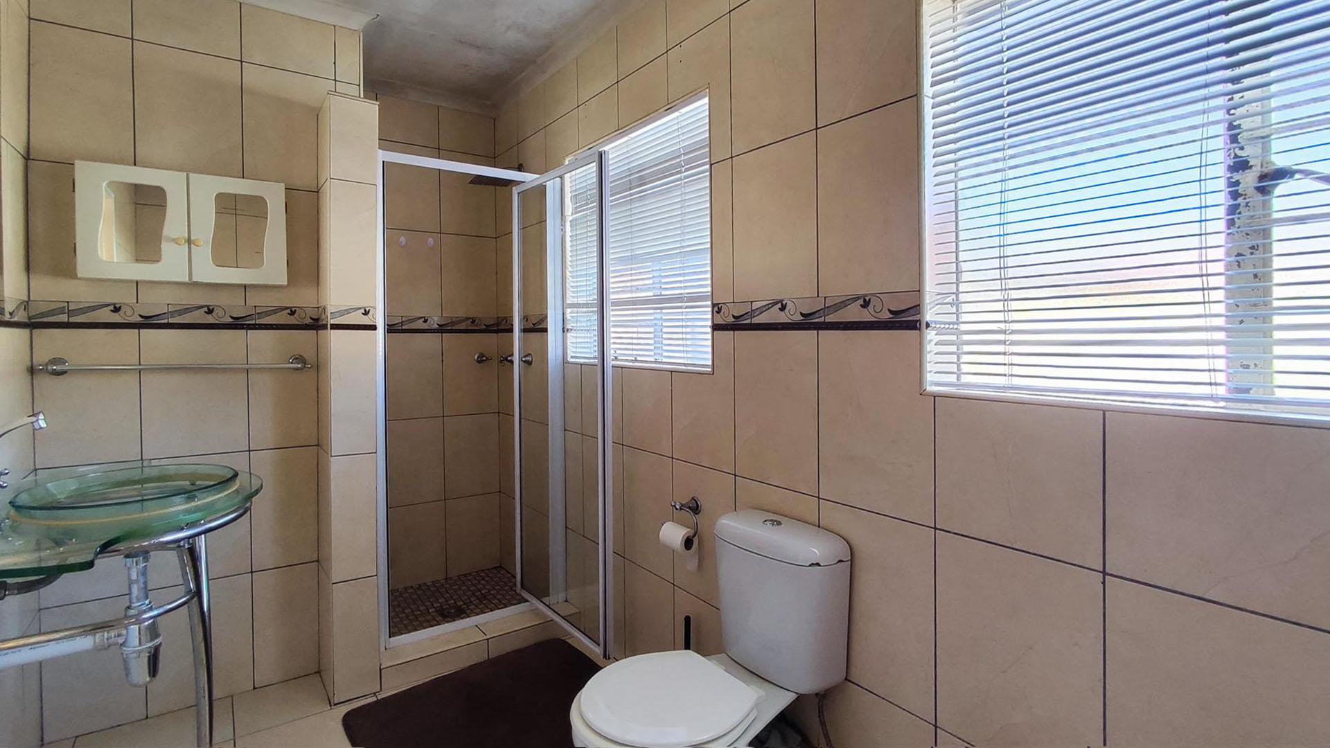 Bathroom 1 - 8 square meters of property in Van Dykpark