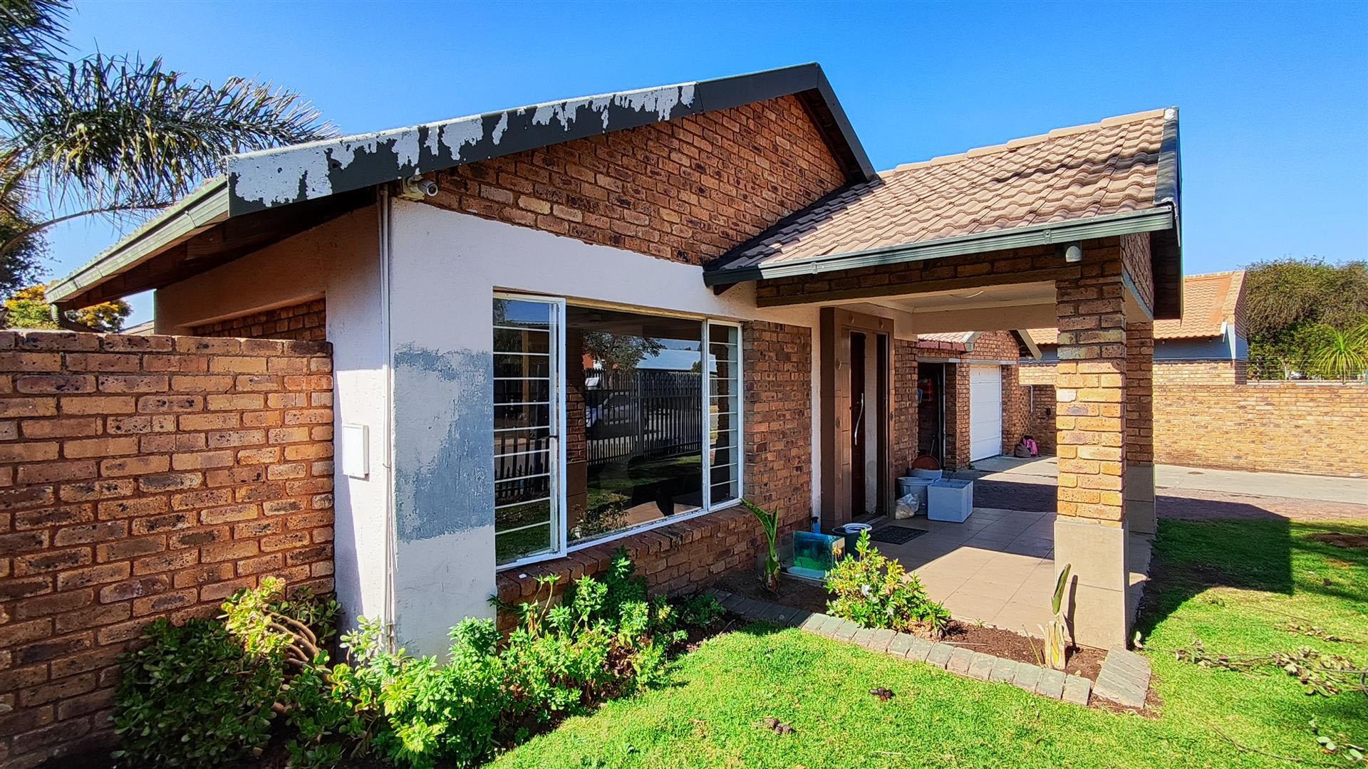 Front View of property in Van Dykpark