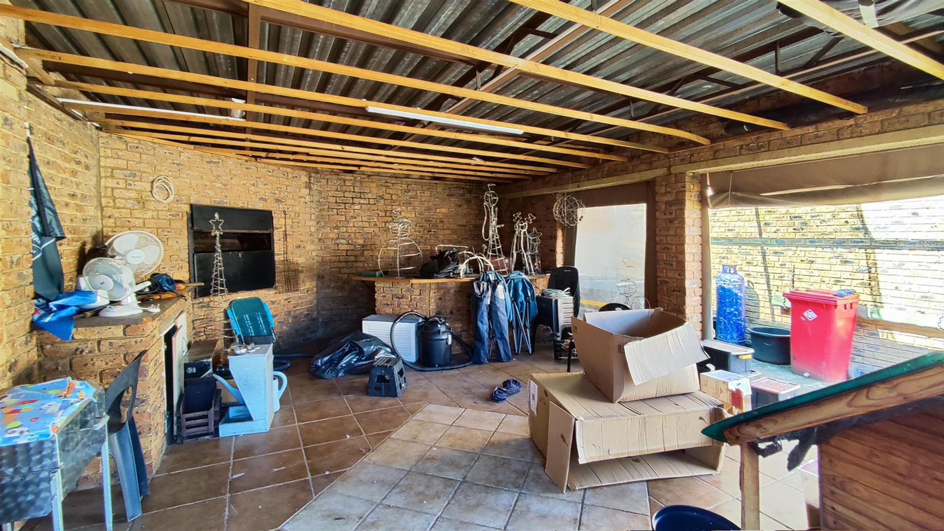 Entertainment of property in Van Dykpark