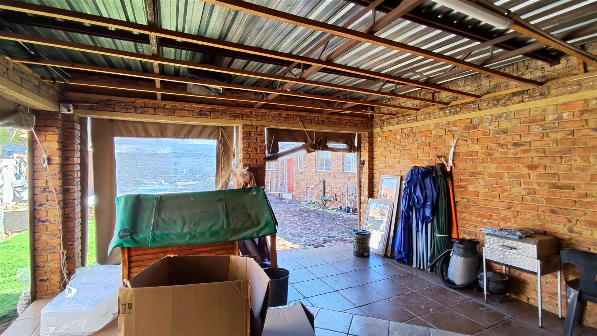 Entertainment of property in Van Dykpark