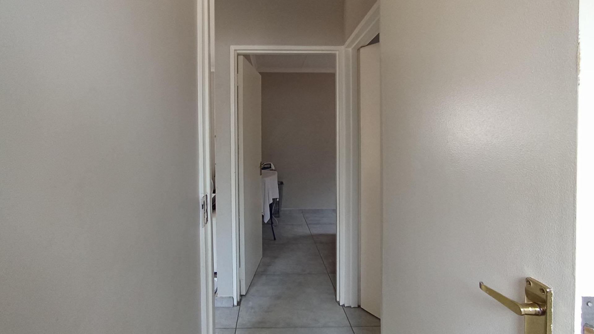 Bathroom 1 - 6 square meters of property in Riverside View