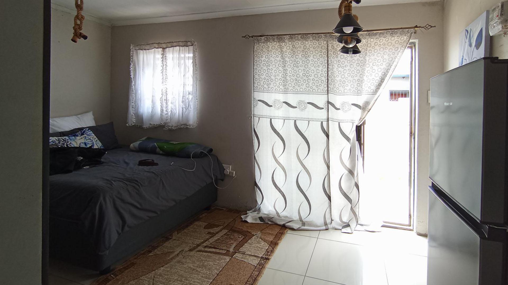 Flatlet - 17 square meters of property in Riverside View