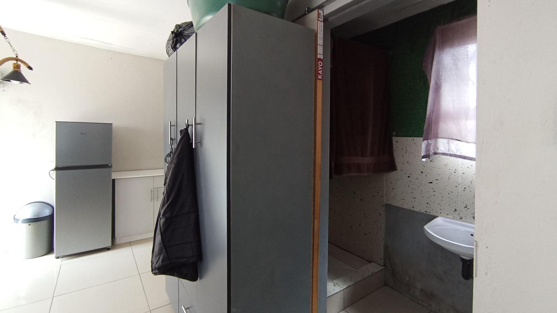 Flatlet - 17 square meters of property in Riverside View