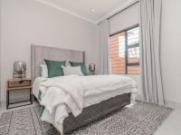 2 Bedroom 2 Bathroom Simplex to Rent for sale in Boardwalk Villas