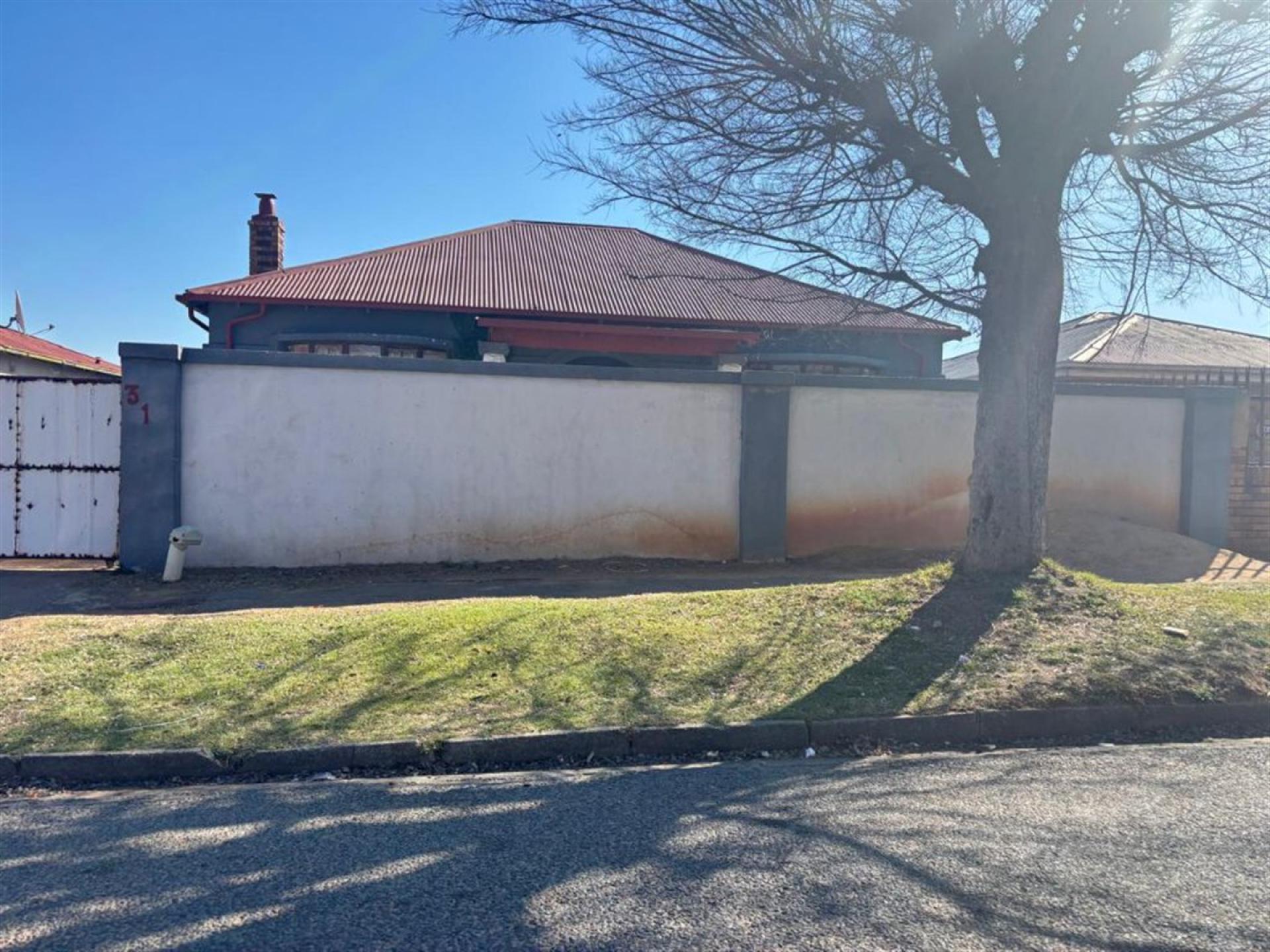 Front View of property in Forest Hill