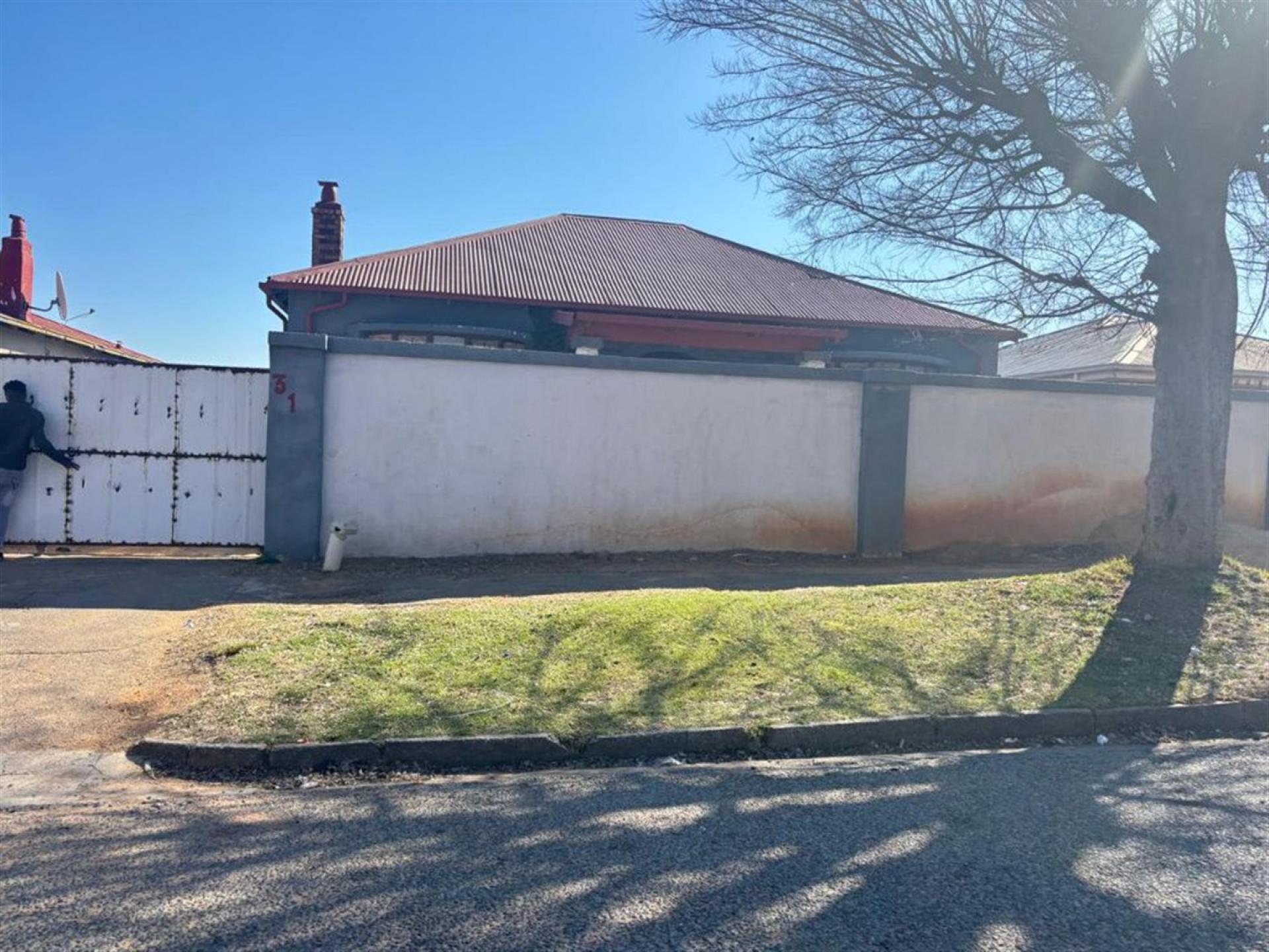 Front View of property in Forest Hill