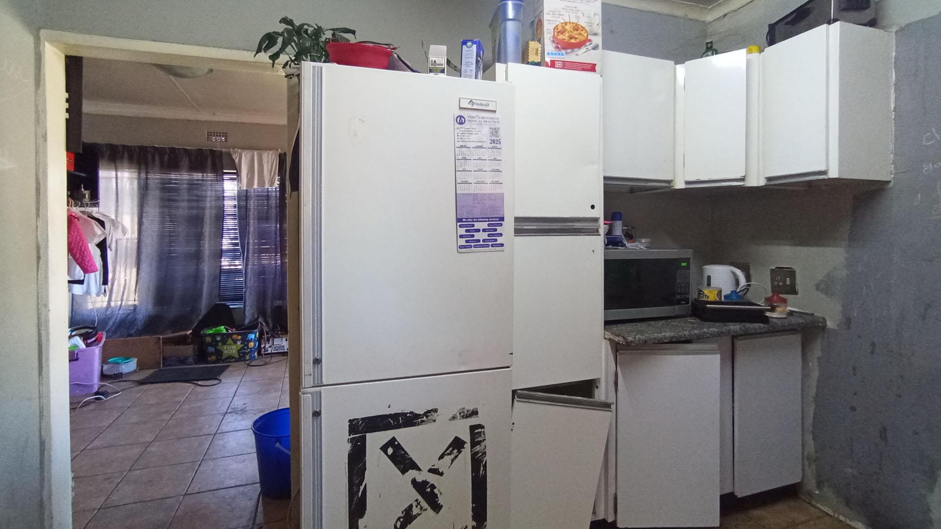 Kitchen - 10 square meters of property in Booysens