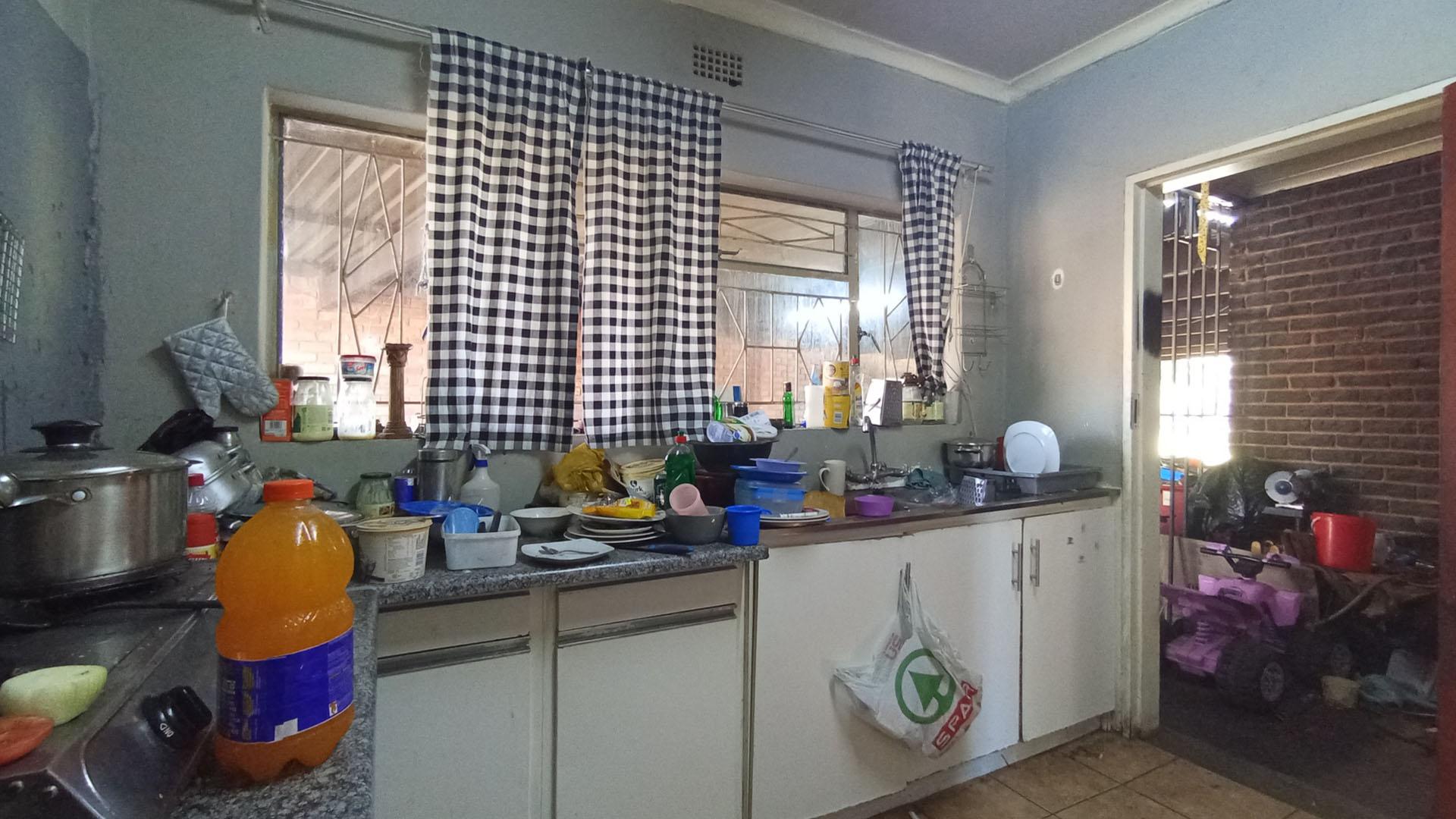 Kitchen - 10 square meters of property in Booysens