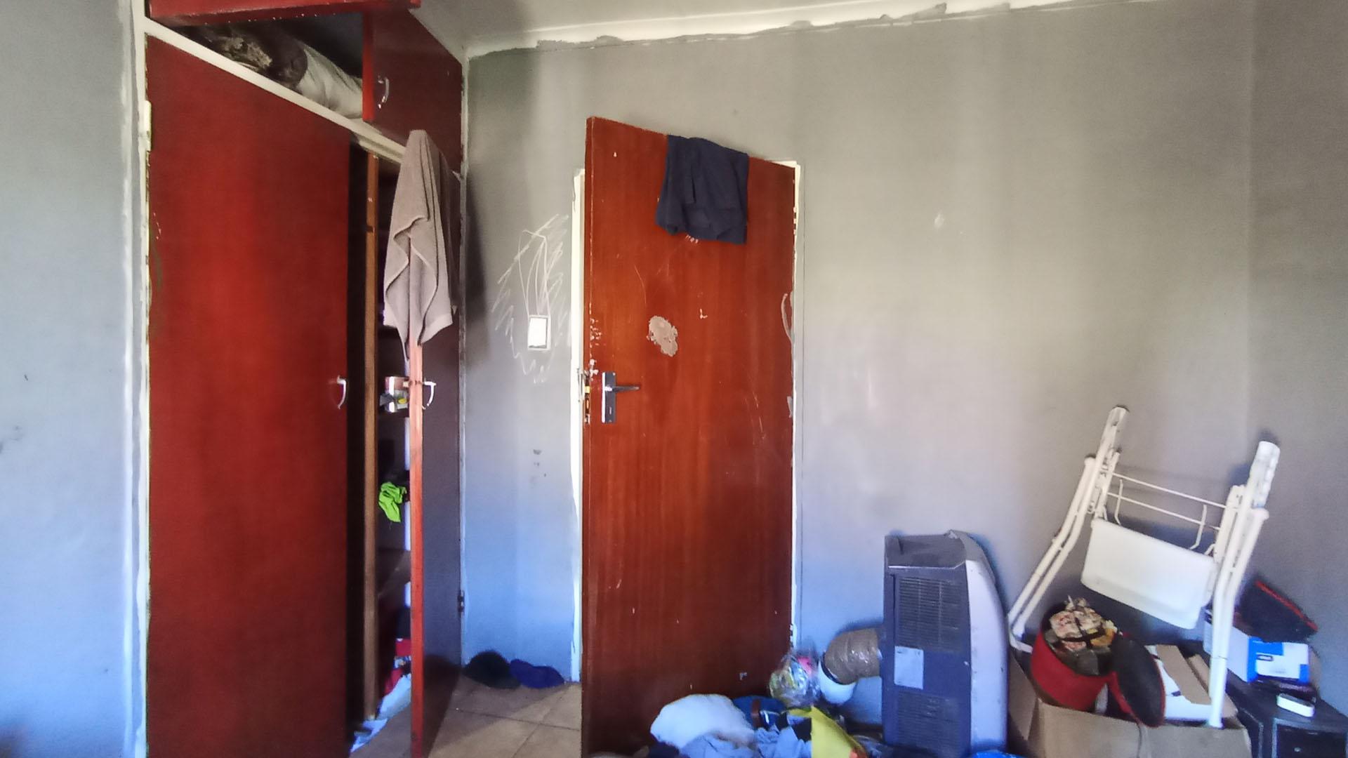 Bed Room 2 - 10 square meters of property in Booysens