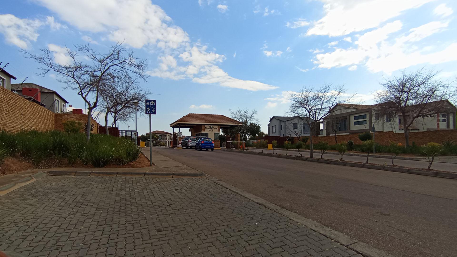 Front View of property in Rua Vista
