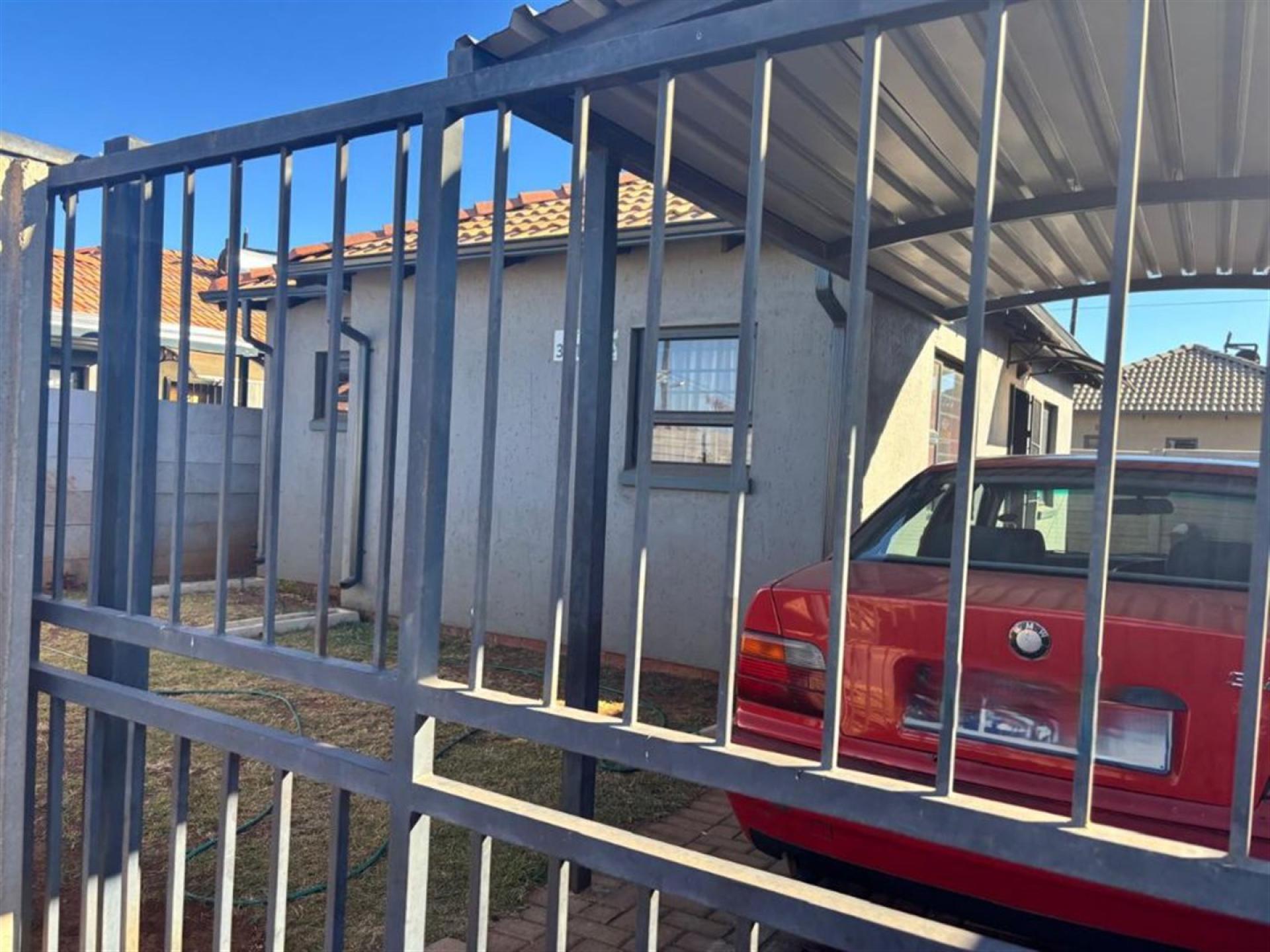 Front View of property in Protea Glen