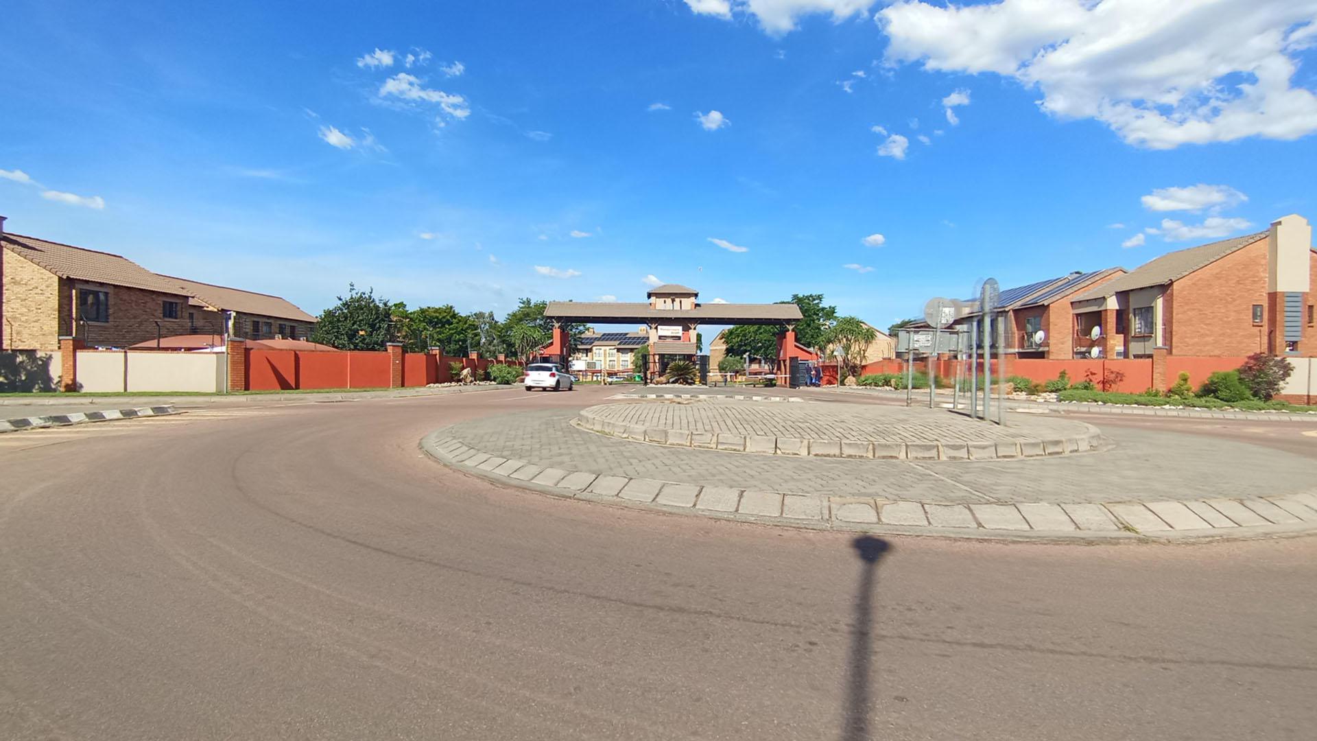 Front View of property in Karenpark
