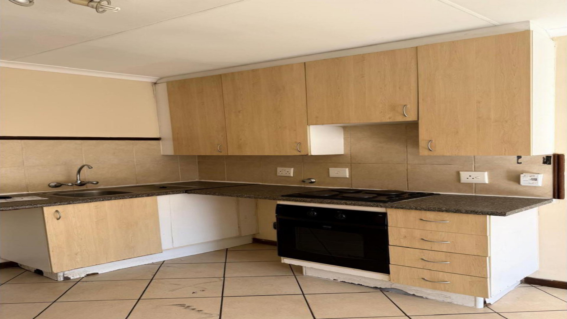 Kitchen of property in Karenpark