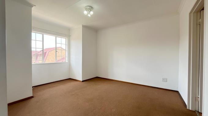 4 Bedroom Duplex for Sale For Sale in Willowbrook - MR664622