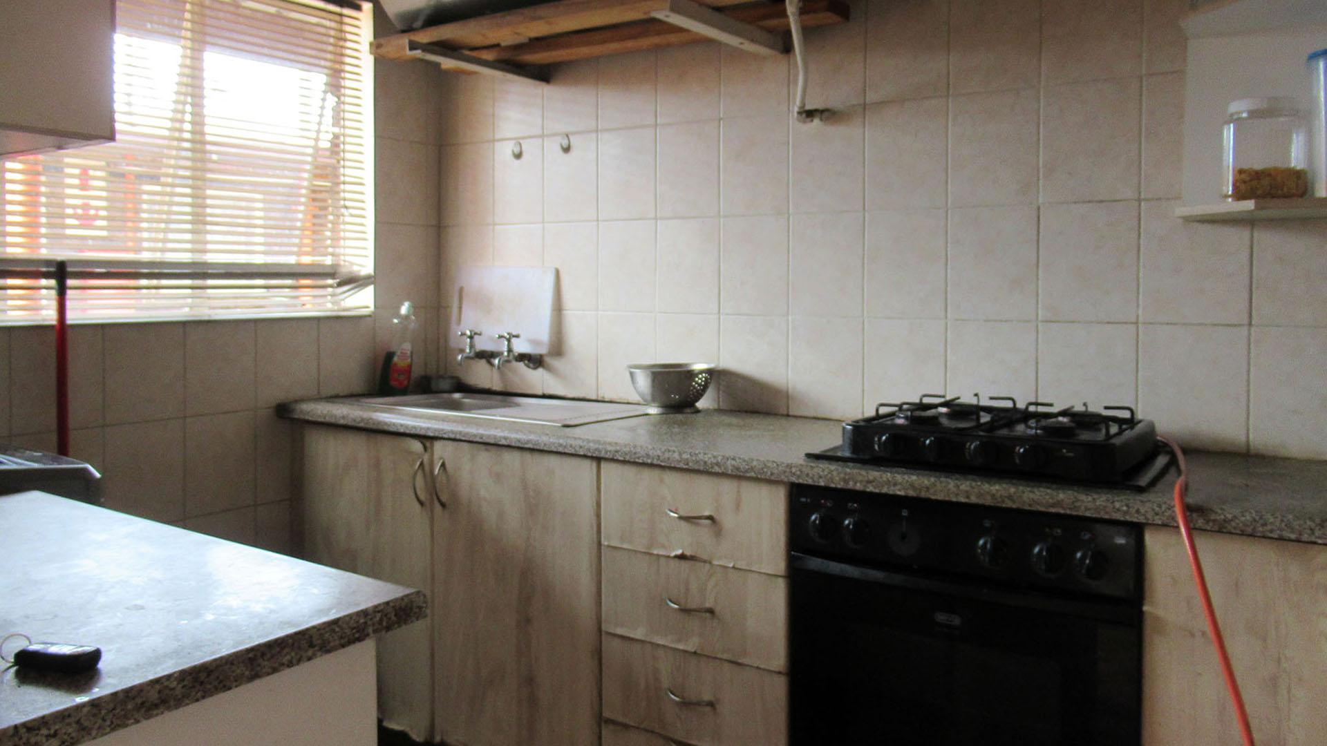 Kitchen - 11 square meters of property in Mindalore