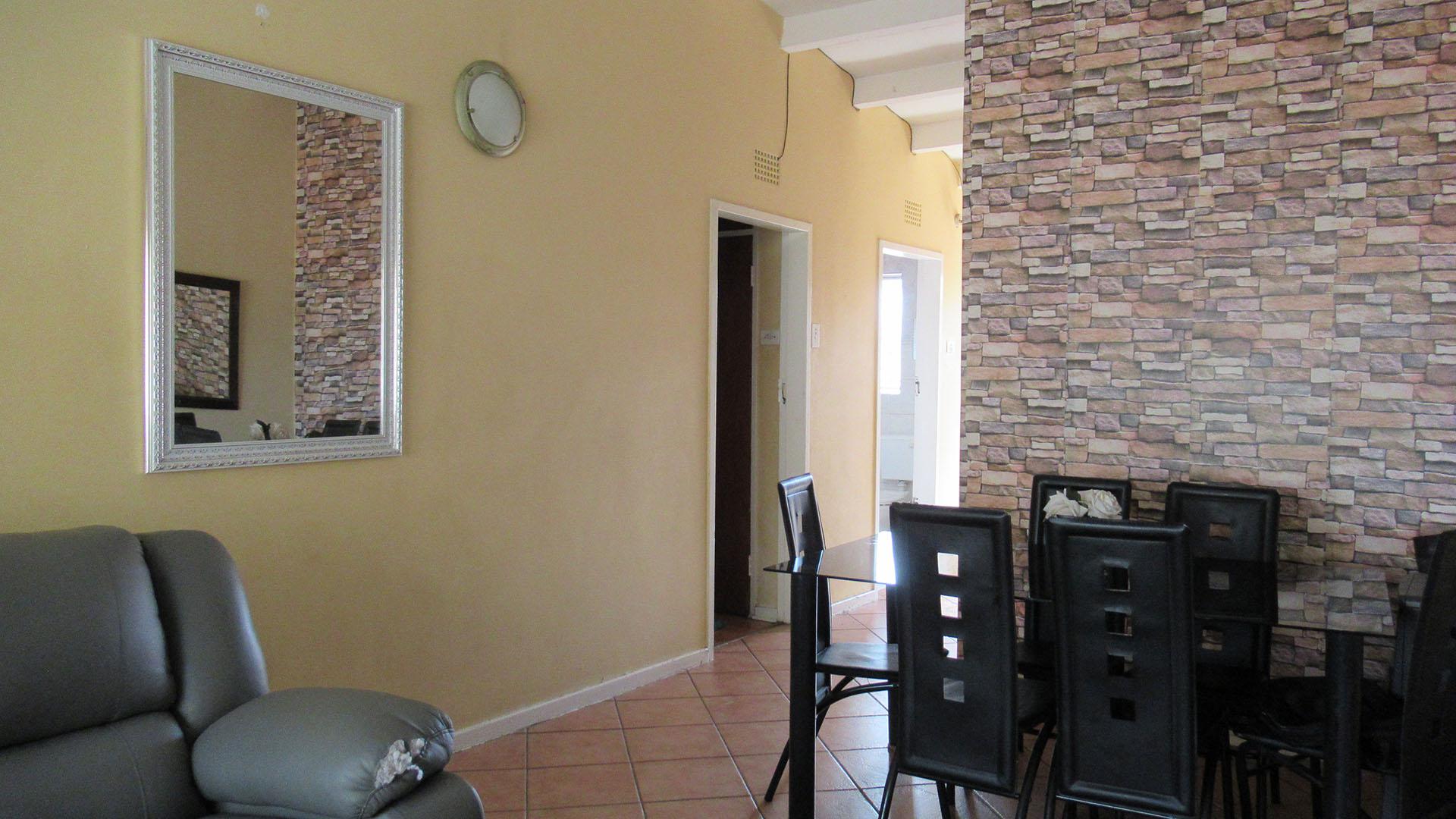 Dining Room - 7 square meters of property in Mindalore
