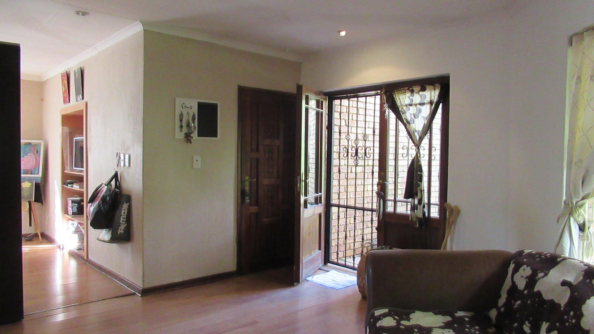 Lounges - 51 square meters of property in Radiokop