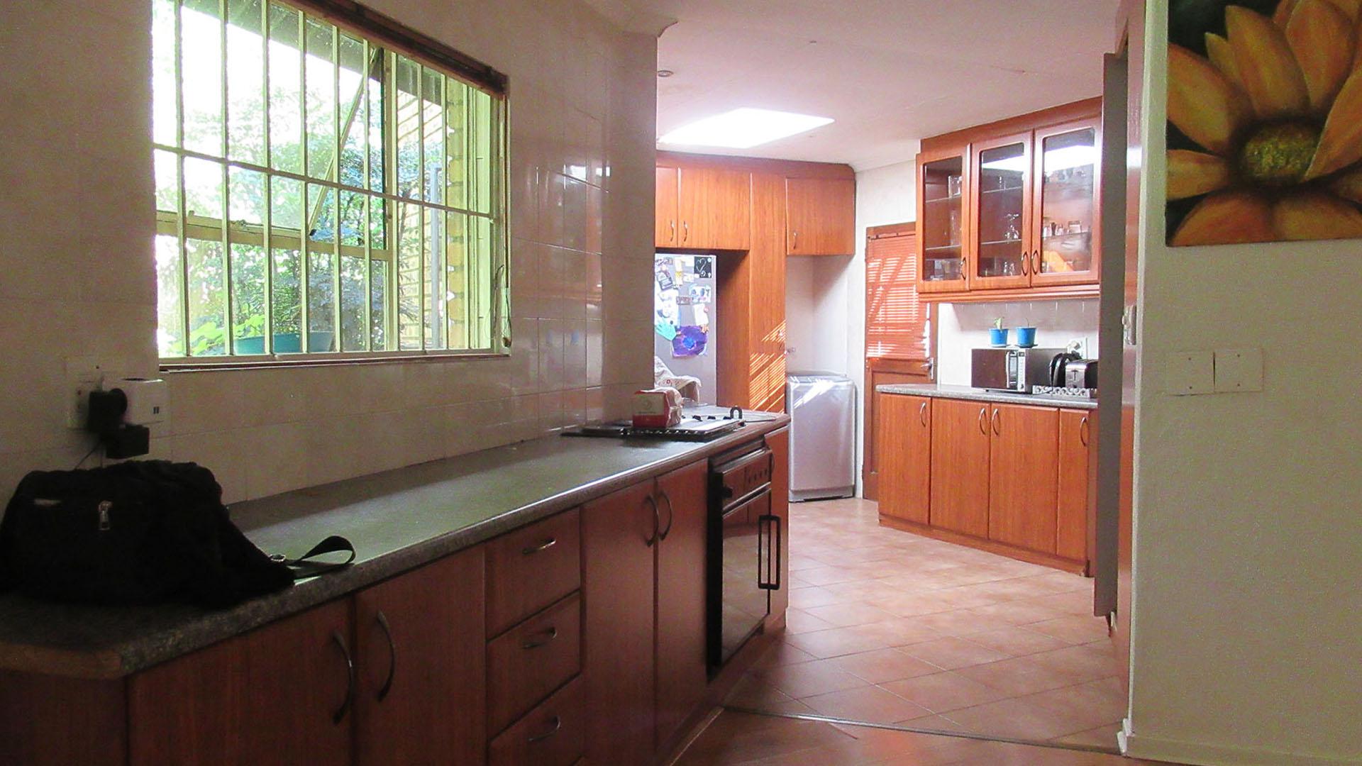 Kitchen - 25 square meters of property in Radiokop