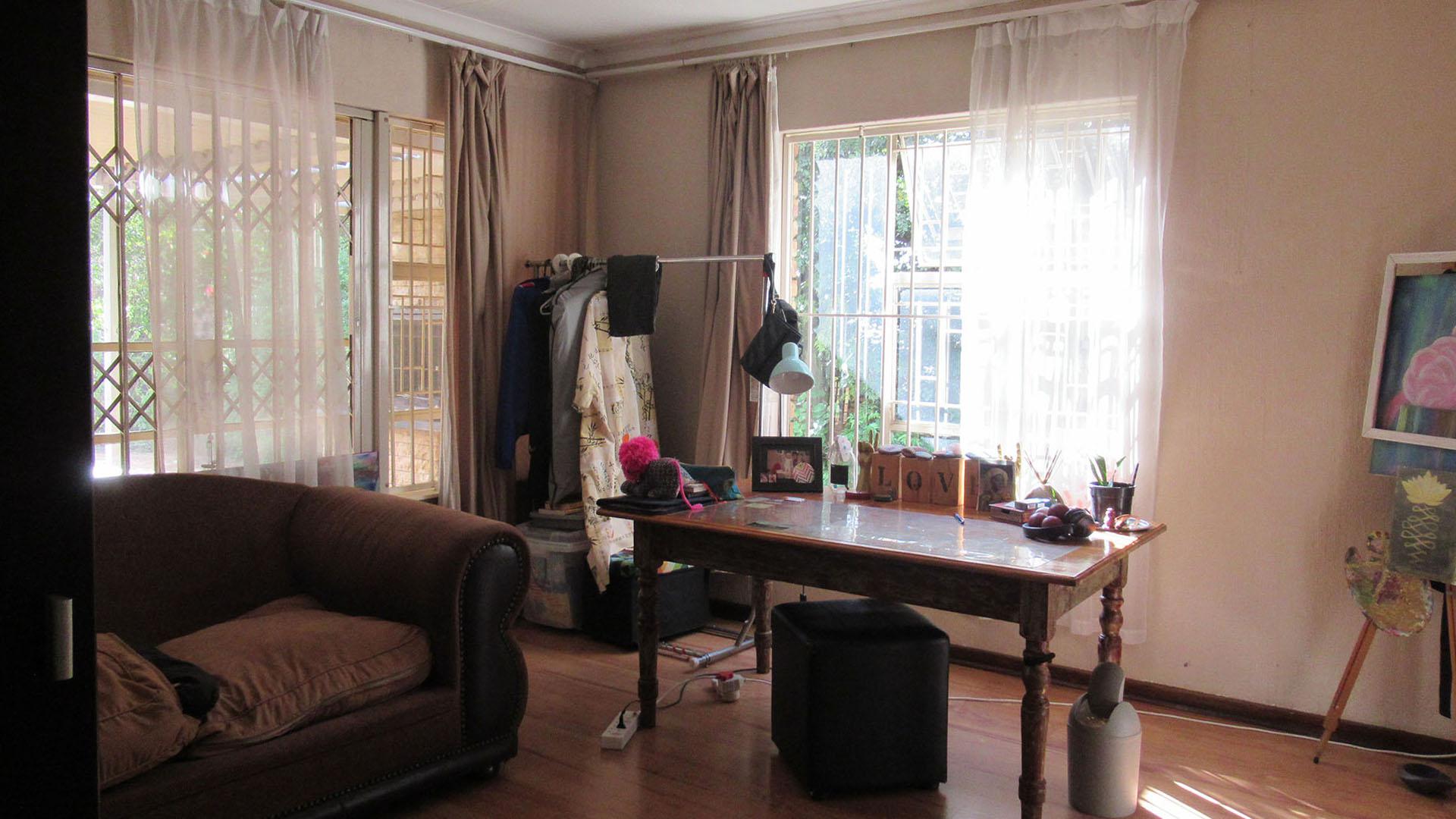 Lounges - 51 square meters of property in Radiokop