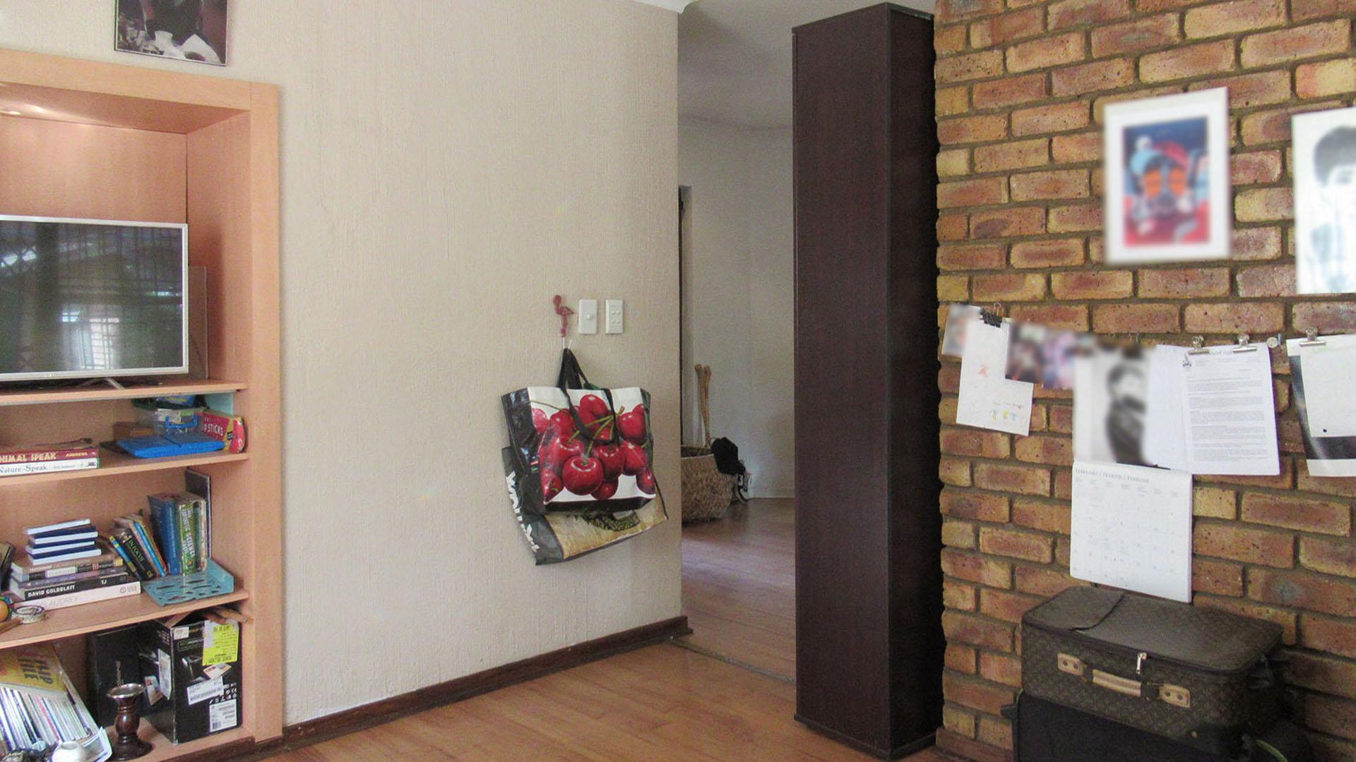 Lounges - 51 square meters of property in Radiokop