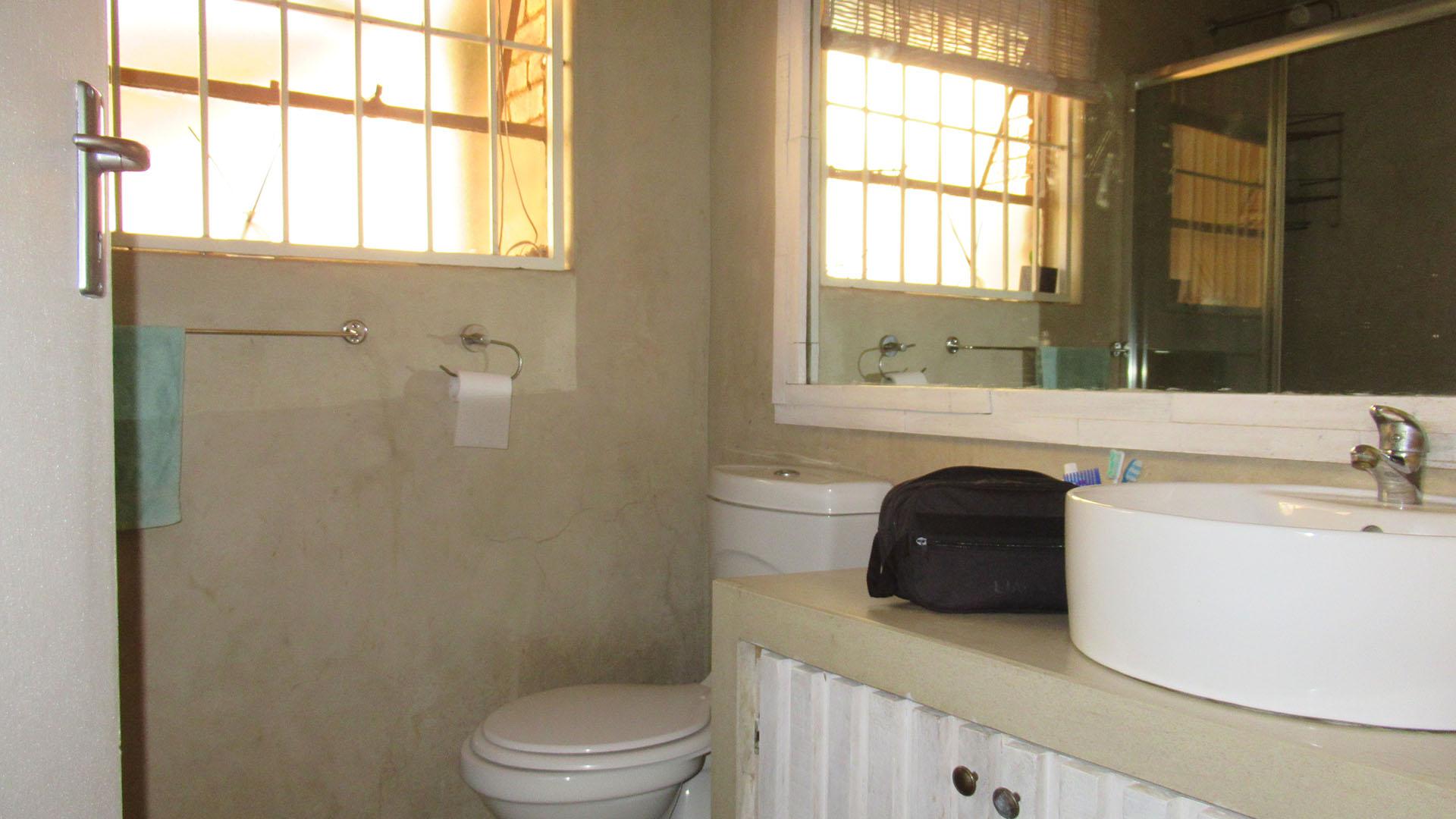 Bathroom 1 of property in Radiokop