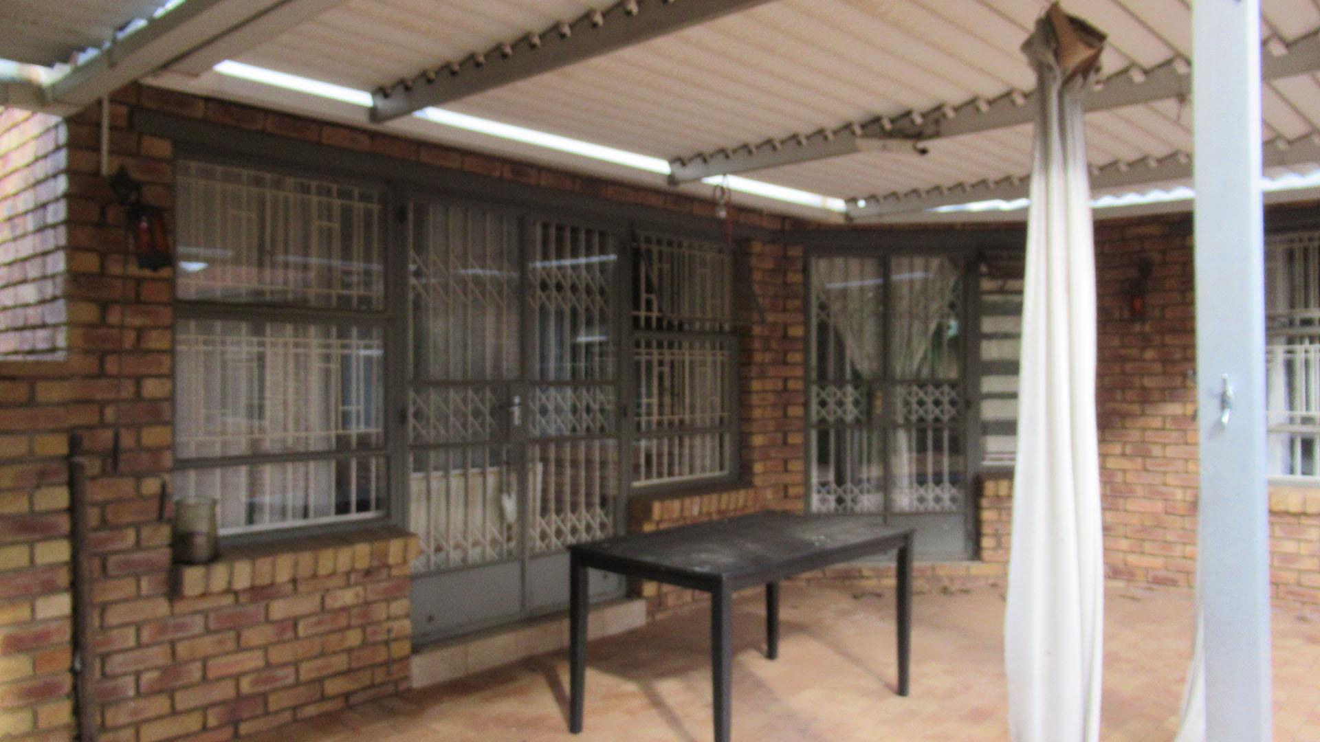 Patio - 26 square meters of property in Radiokop