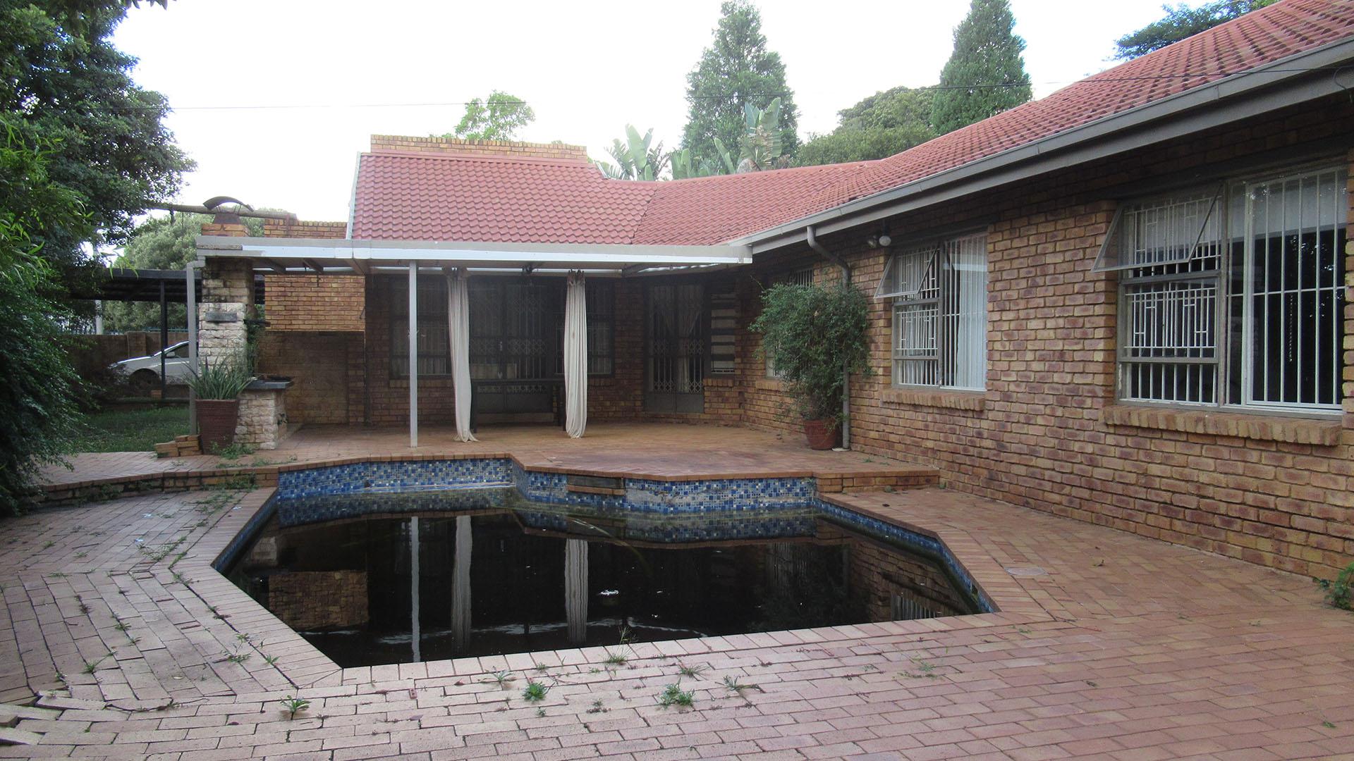Bathroom 1 of property in Radiokop
