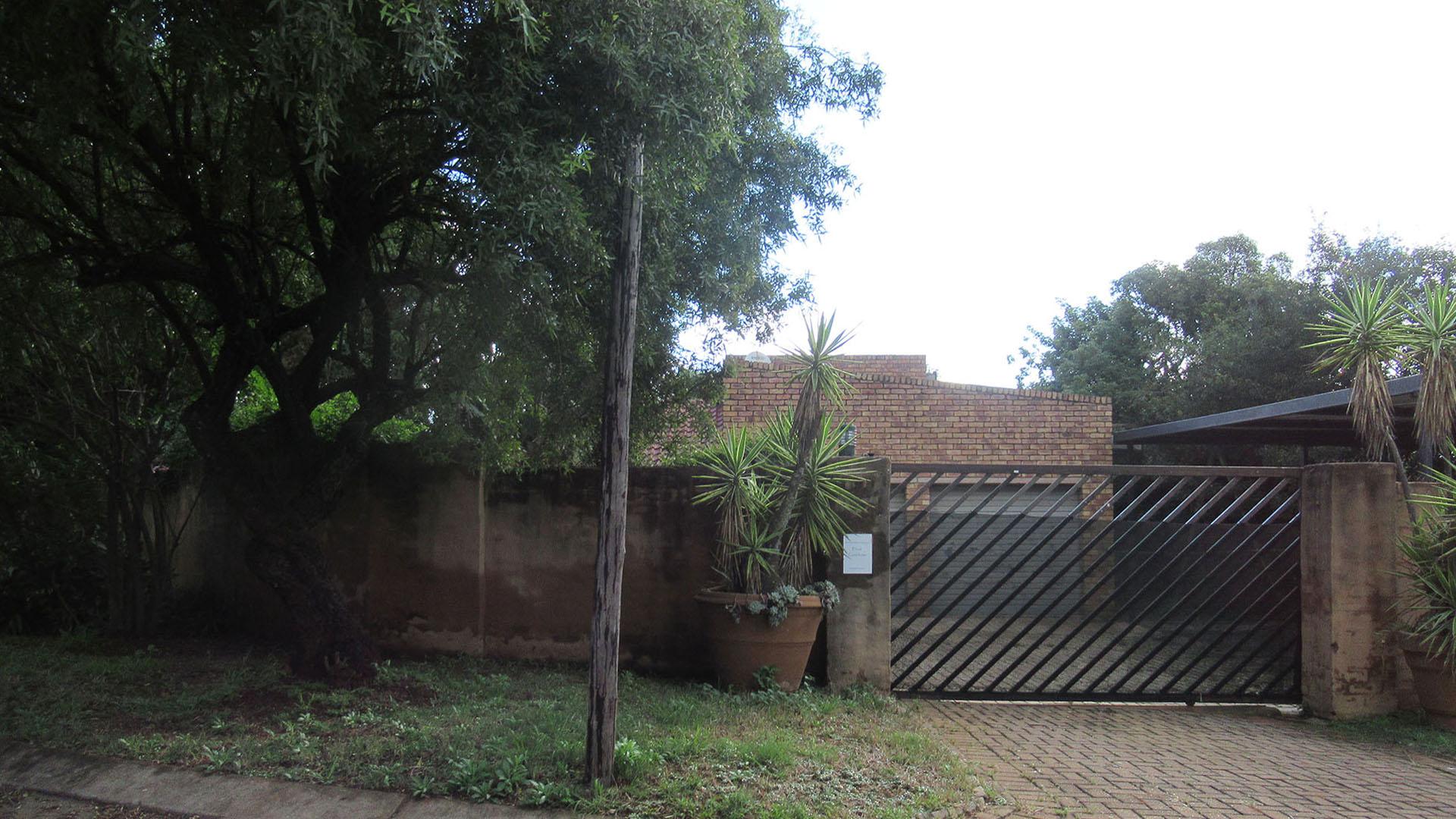 Front View of property in Radiokop