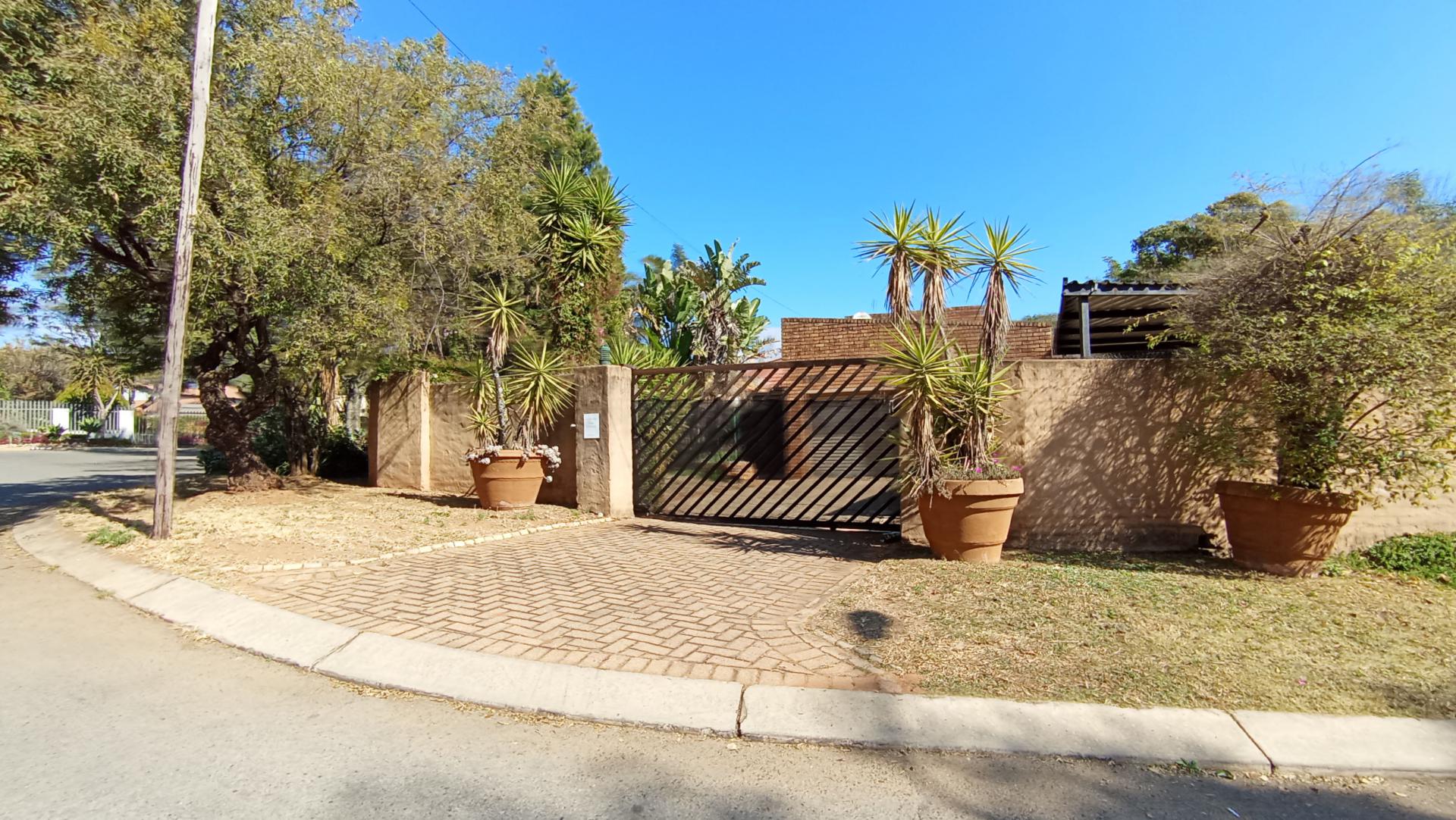 Front View of property in Radiokop