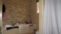 Main Bathroom - 12 square meters of property in Radiokop