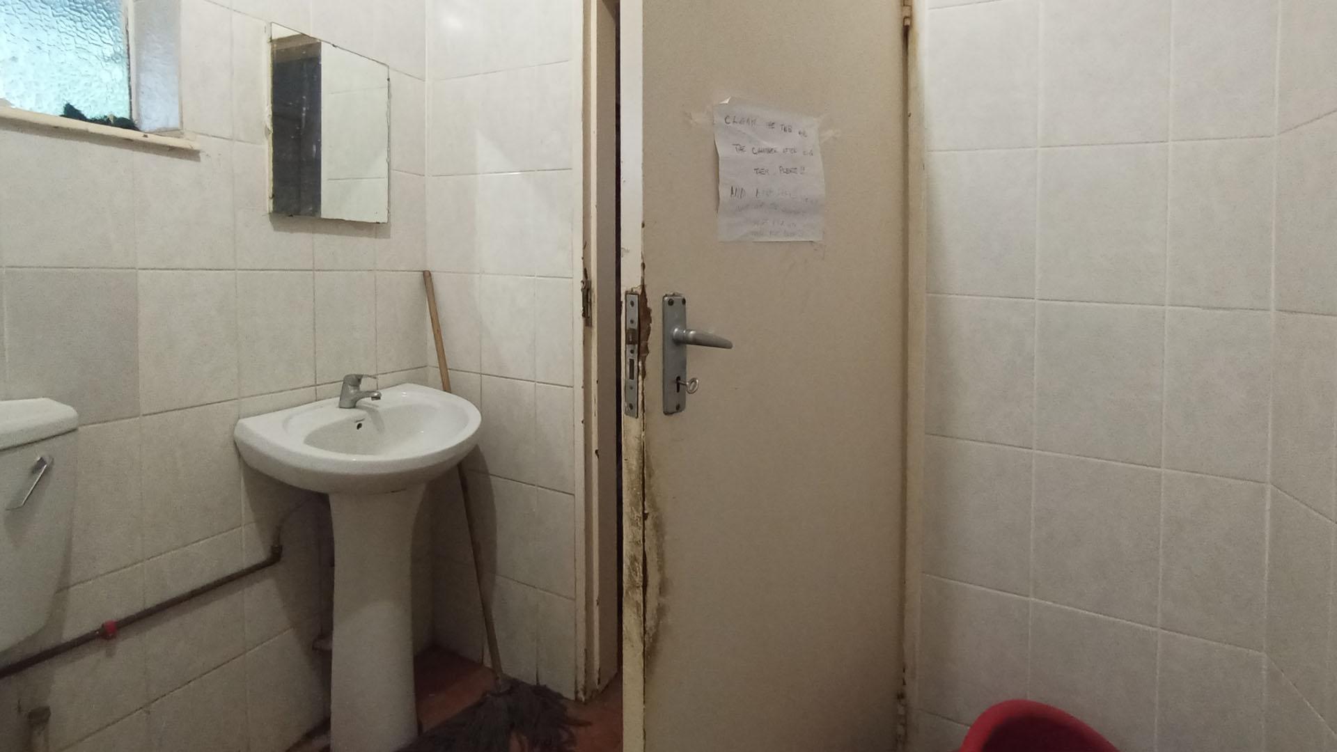 Bathroom 1 - 6 square meters of property in Sunnyside