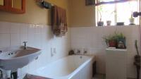 Bathroom 2 - 15 square meters of property in Kenmare