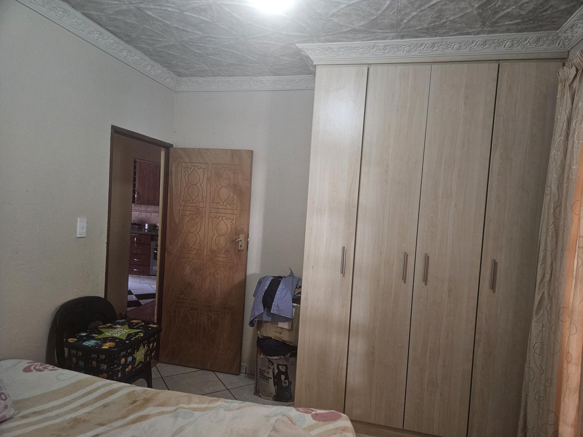 Bed Room 1 of property in Soshanguve