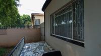 Patio - 6 square meters of property in Bezuidenhout Valley