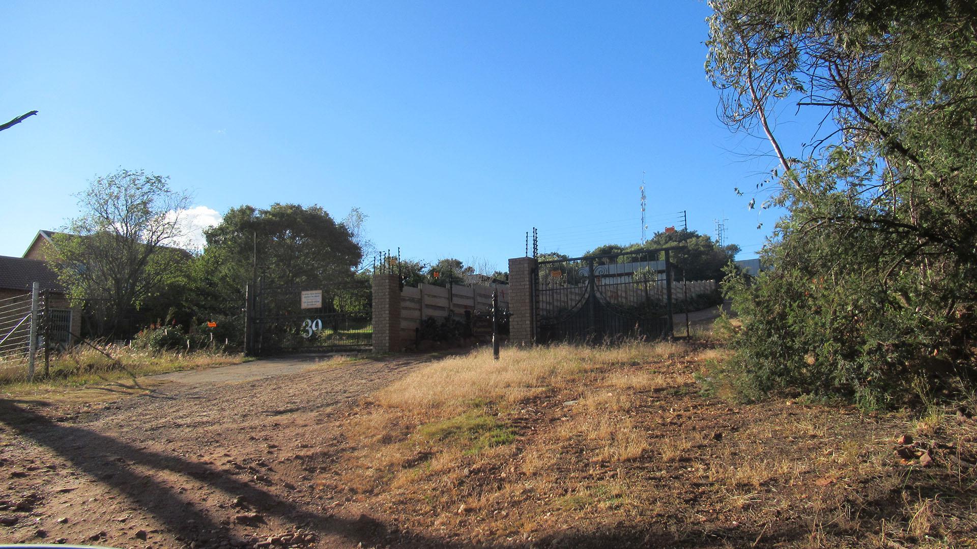 Front View of property in Honingklip 178 IQ