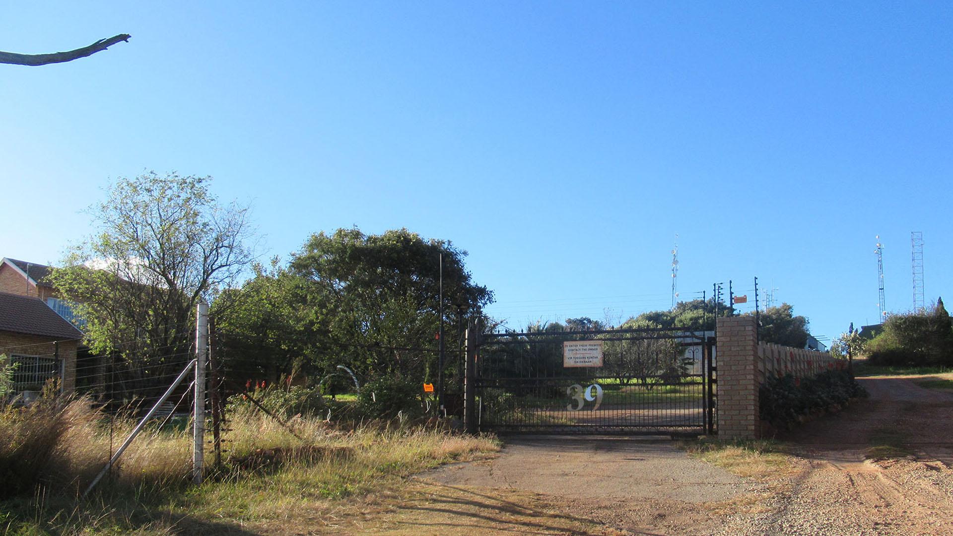 Front View of property in Honingklip 178 IQ