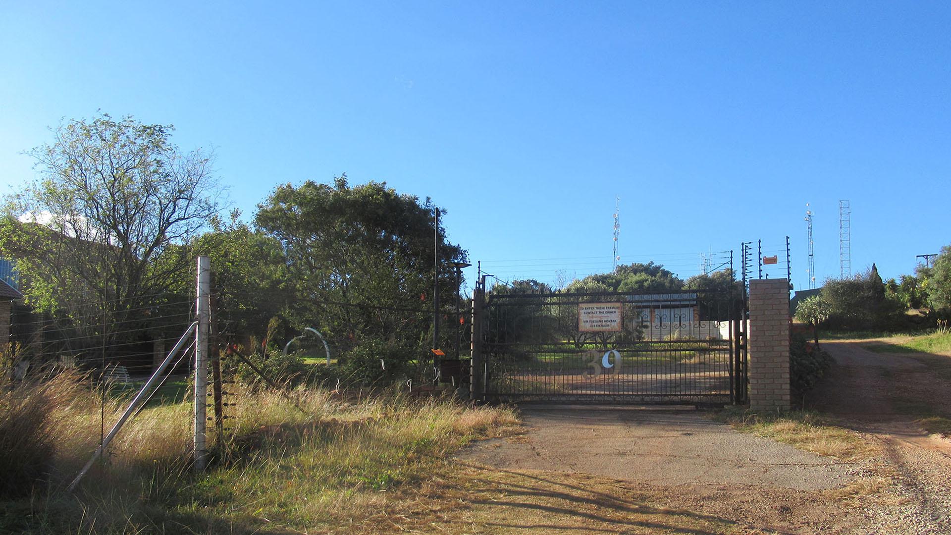 Front View of property in Honingklip 178 IQ