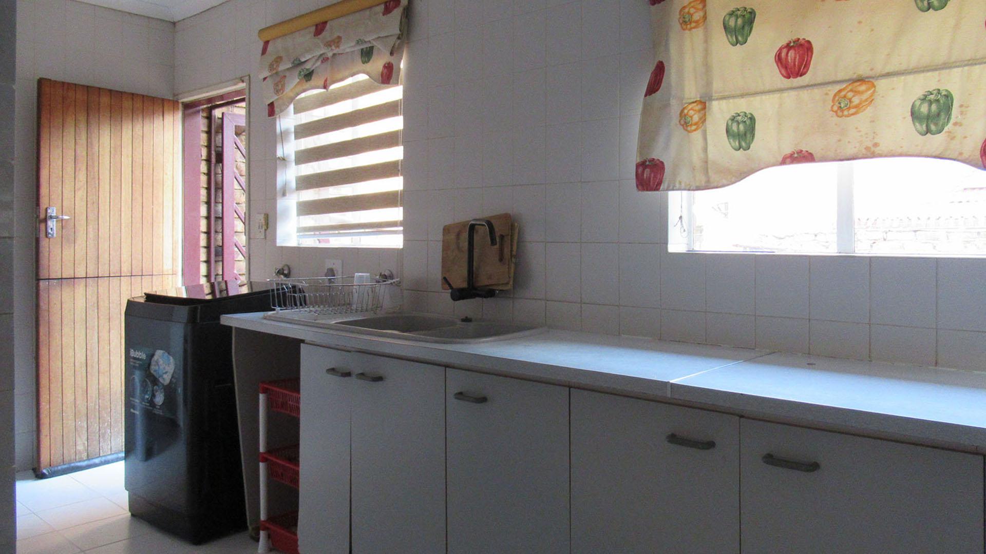 Scullery - 7 square meters of property in Bassonia
