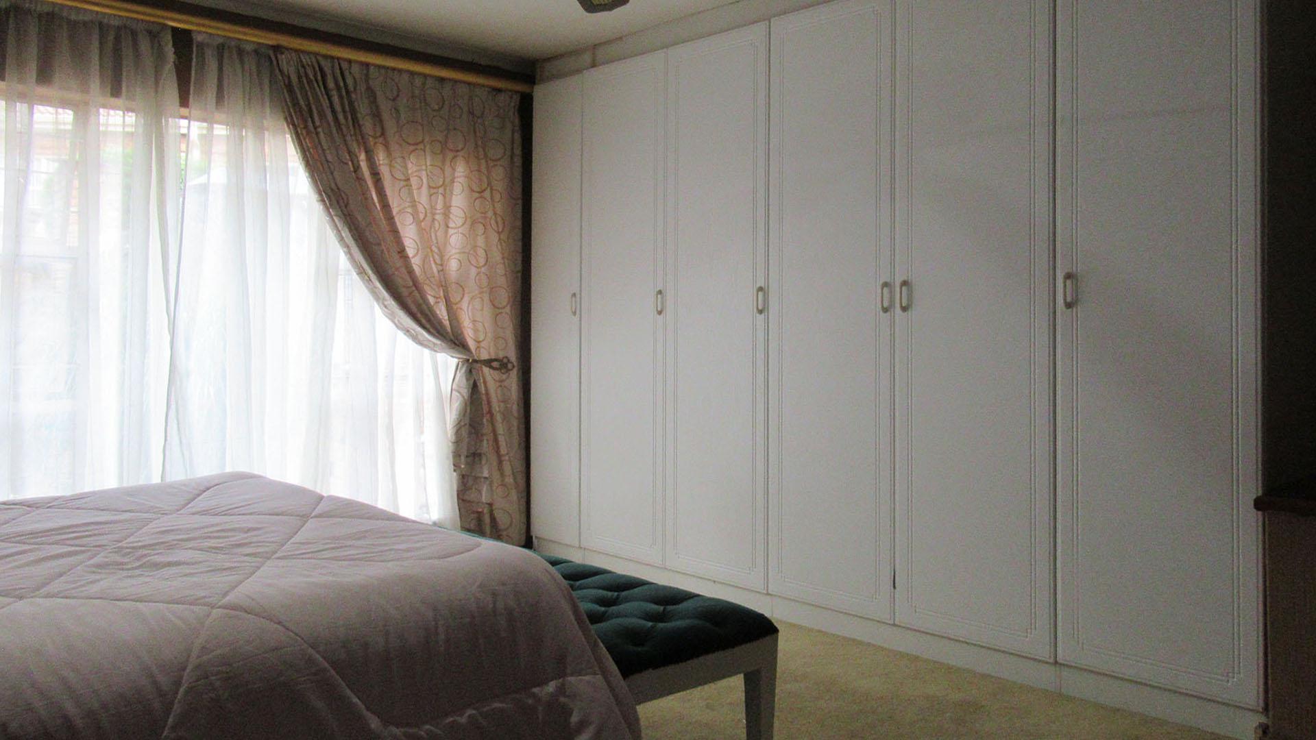 Main Bedroom - 28 square meters of property in Bassonia