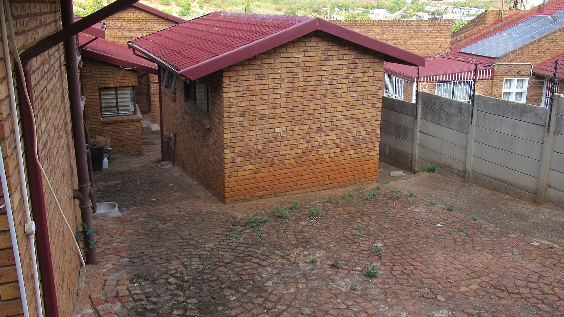 Backyard of property in Bassonia