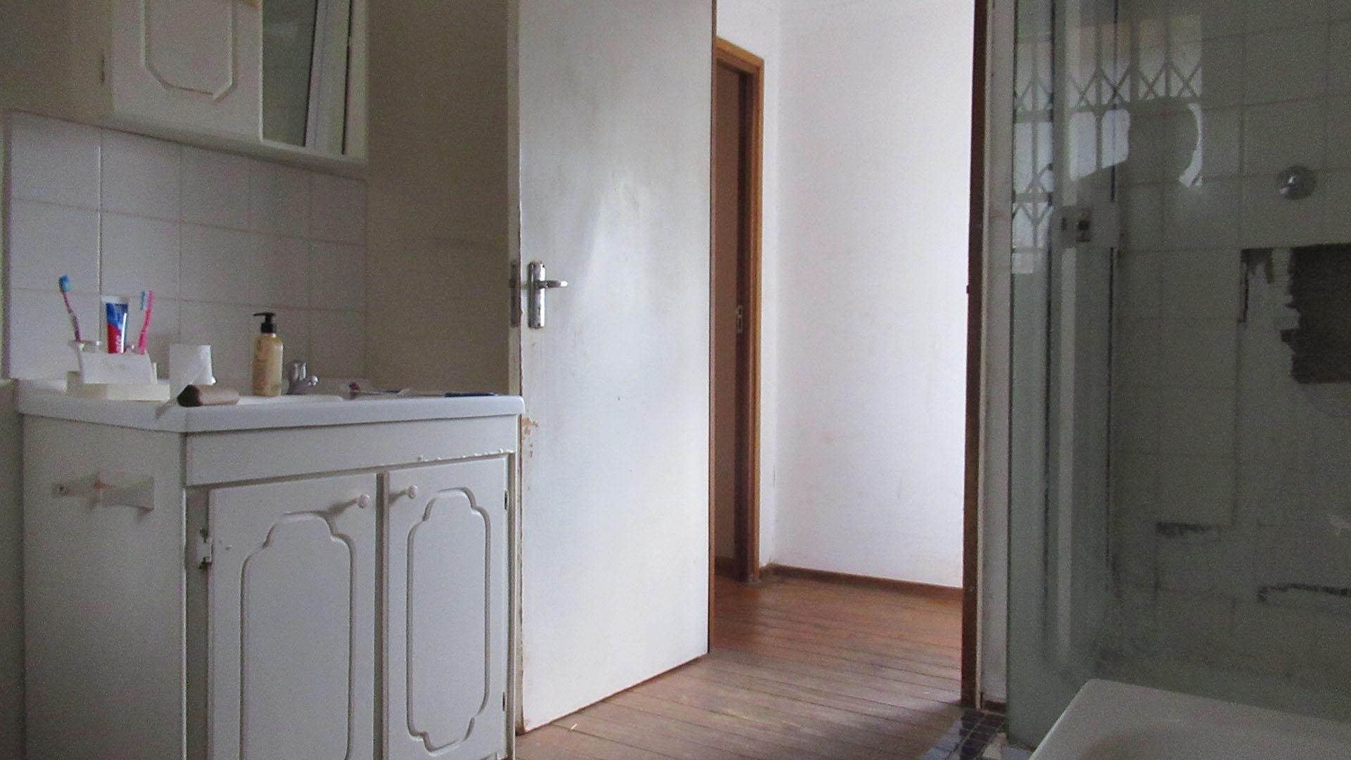 Bathroom 3+ - 13 square meters of property in Bassonia