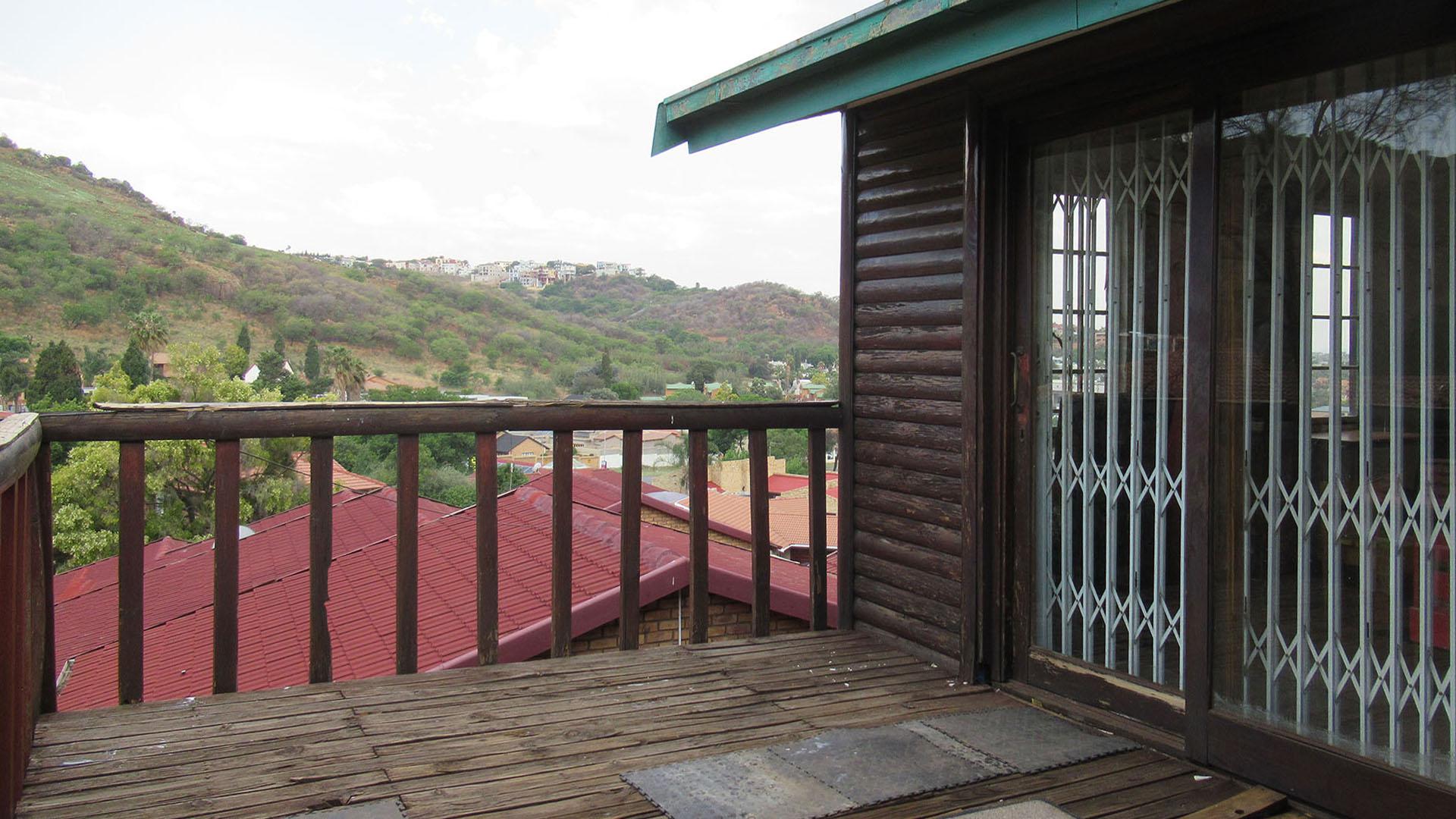 Balcony - 14 square meters of property in Bassonia