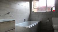 Bathroom 1 - 11 square meters of property in Bassonia