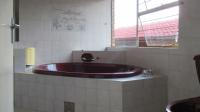 Main Bathroom - 9 square meters of property in Bassonia