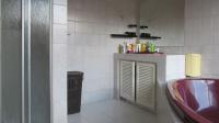 Main Bathroom - 9 square meters of property in Bassonia