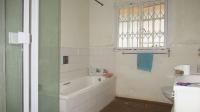 Bathroom 3+ - 13 square meters of property in Bassonia