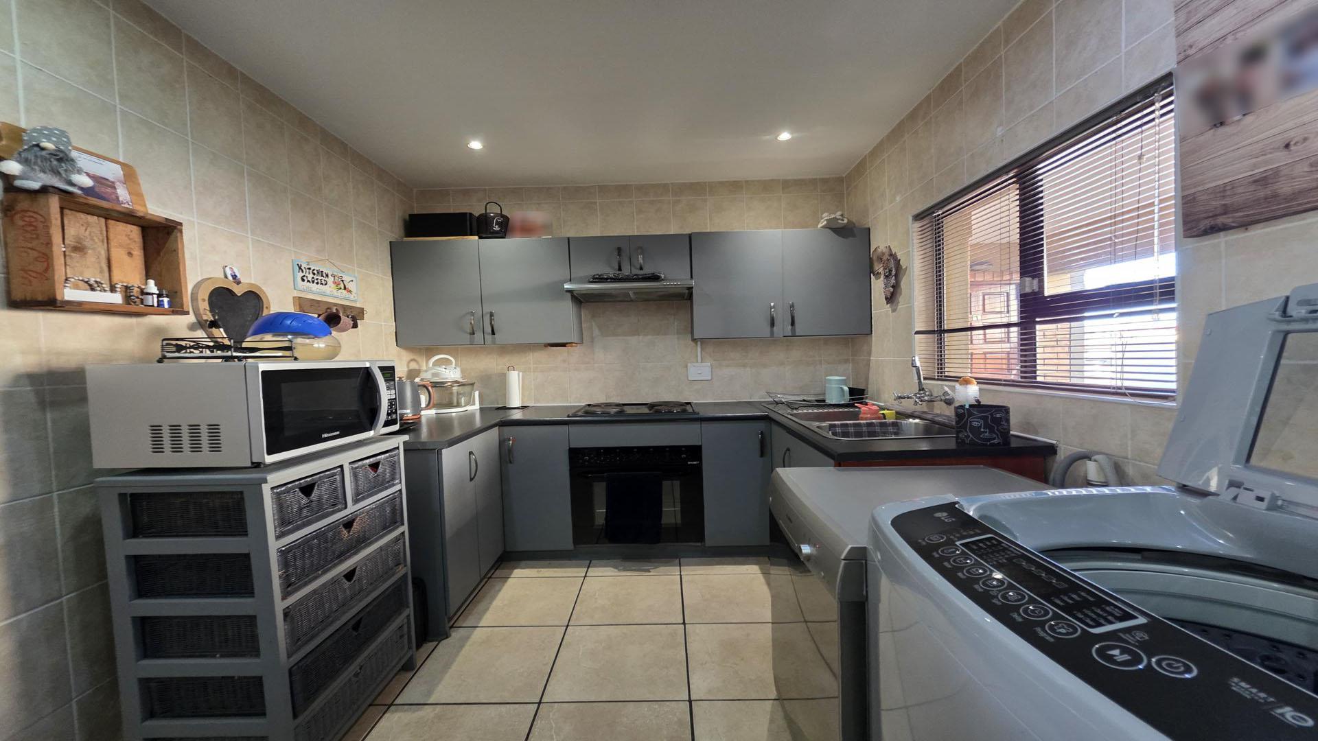 Kitchen of property in Reyno Ridge