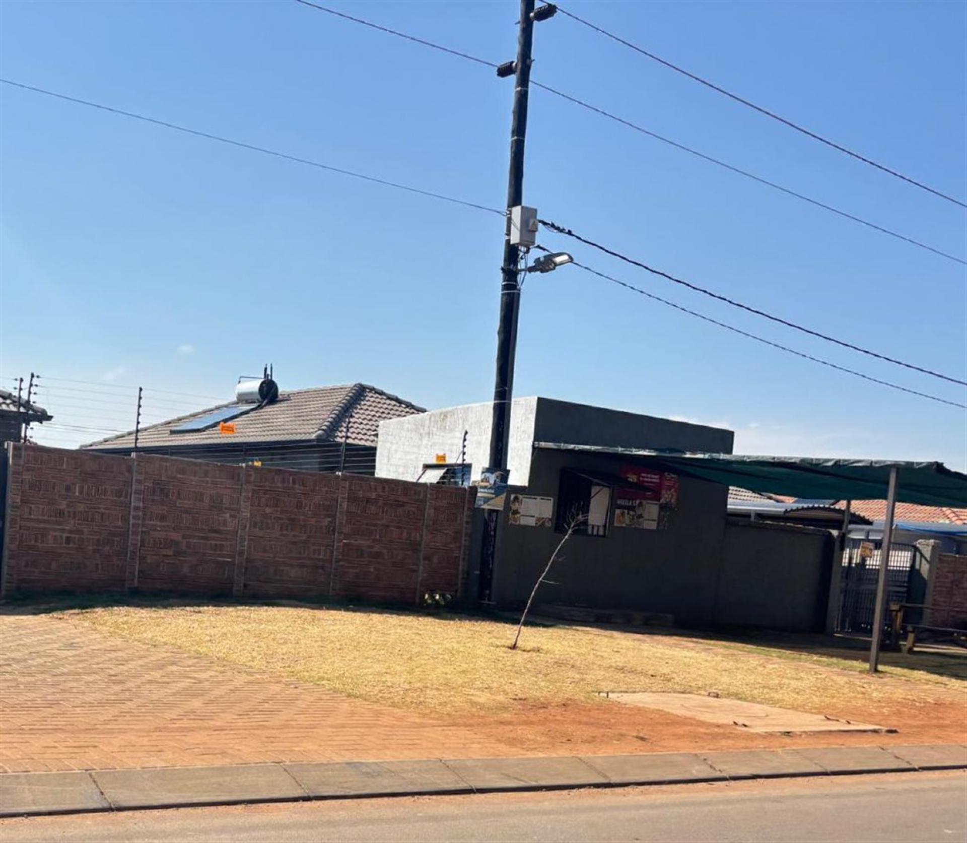 Front View of property in Protea Glen
